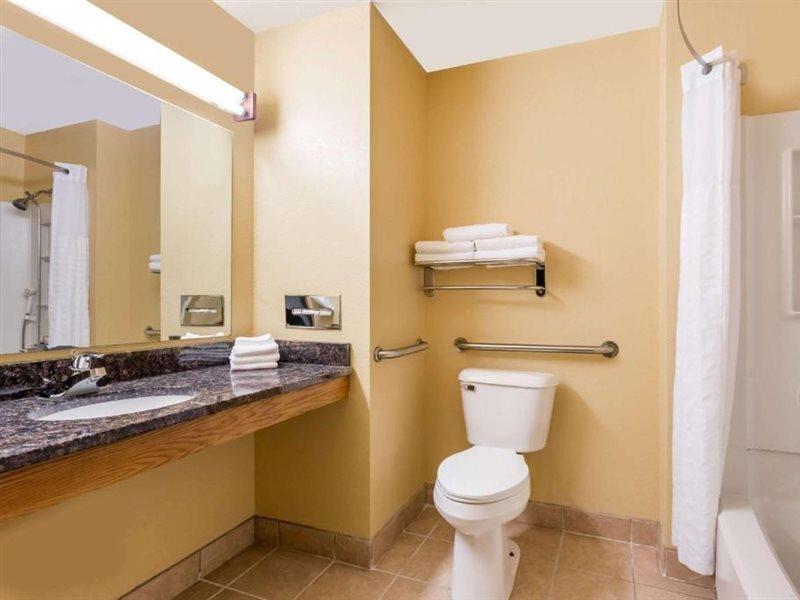 Super 8 By Wyndham Hotel