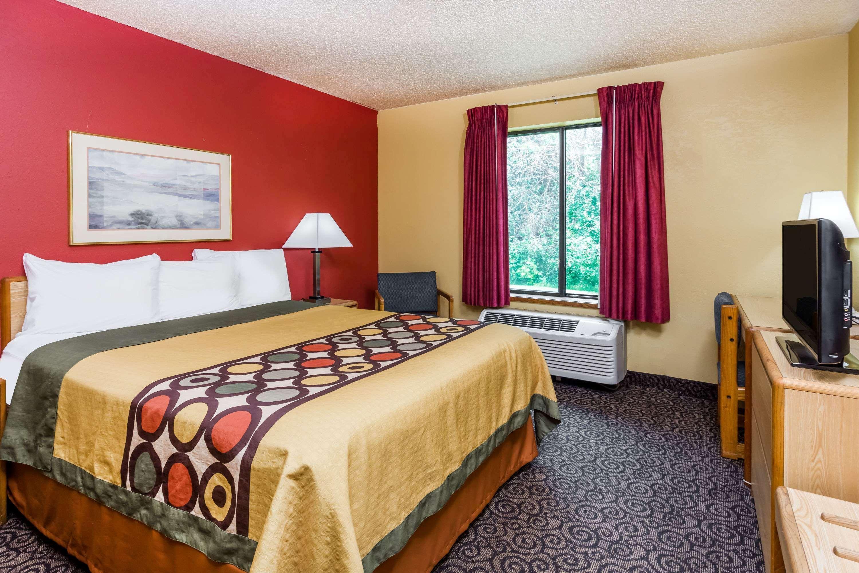 Super 8 By Wyndham Hotel