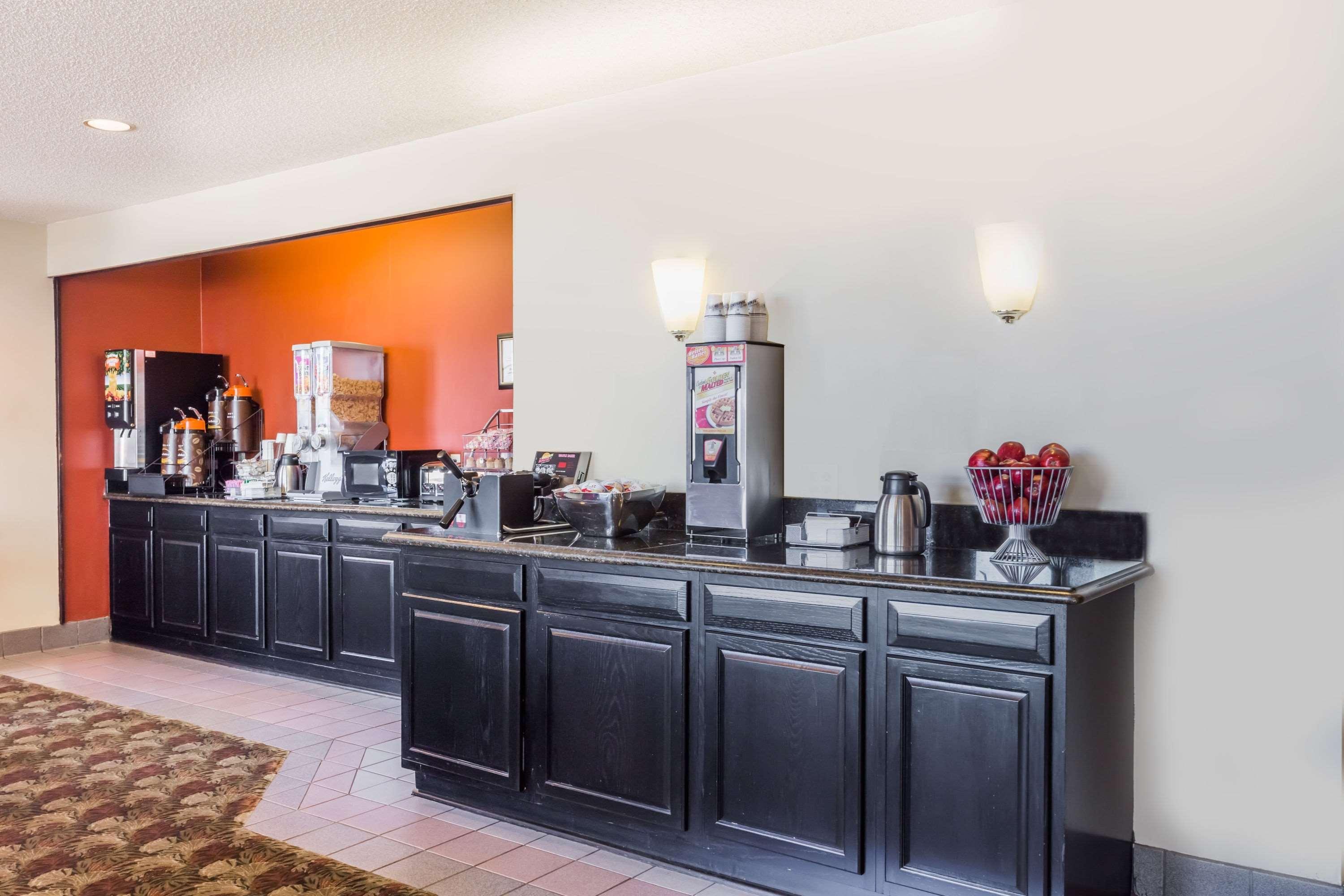Super 8 By Wyndham Hotel 2*
