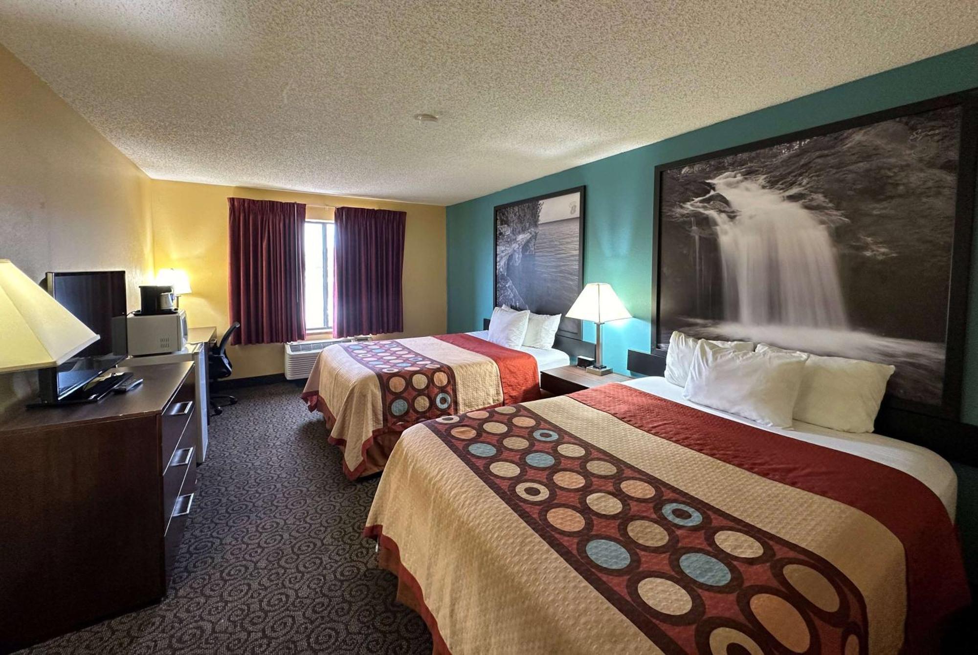 Hotel Super 8 By Wyndham 2*